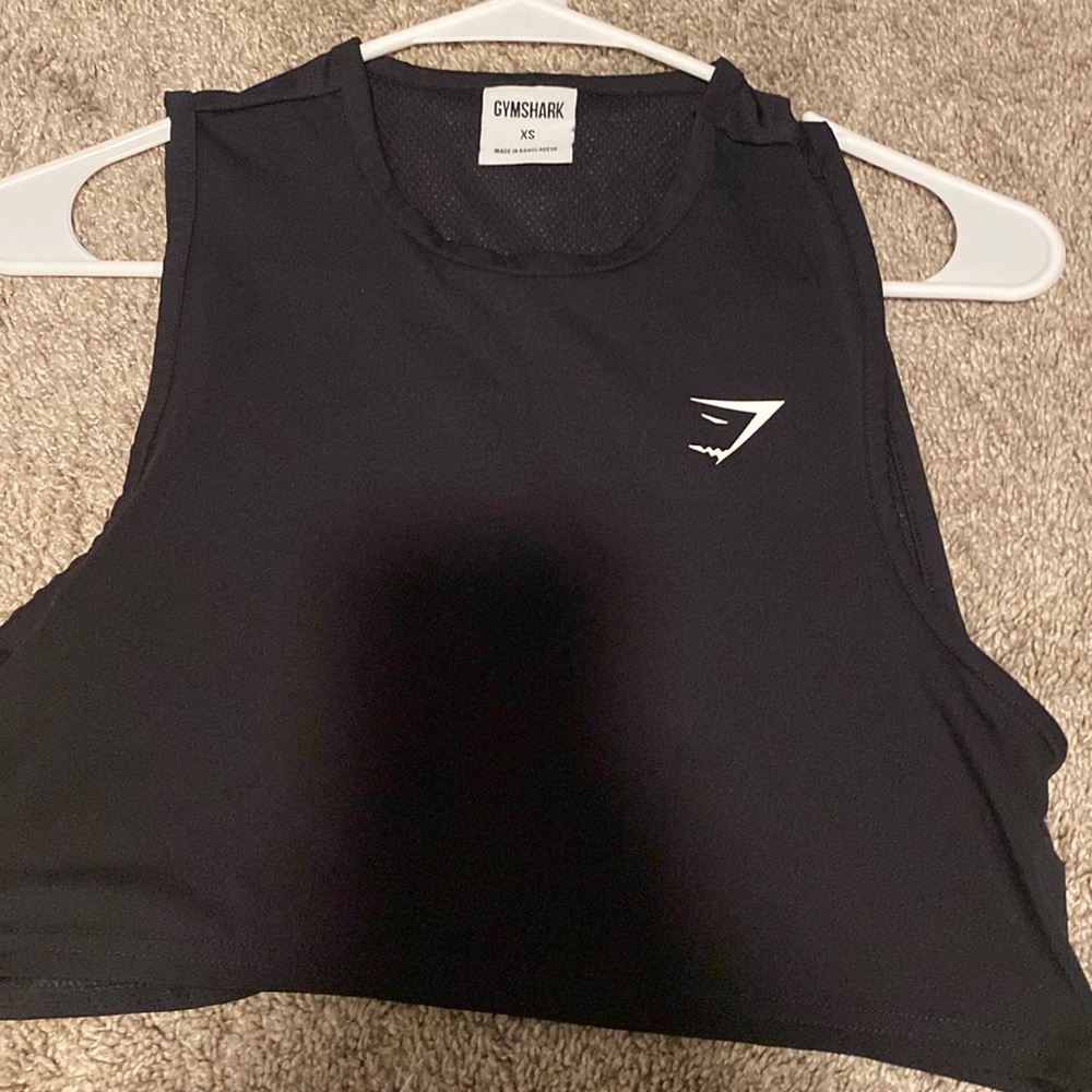 Black gym shark crop top